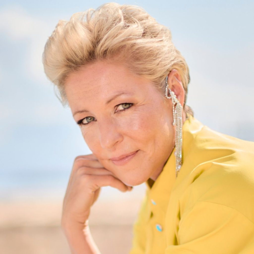 Alexandra Hofmann: Ihr neuer Song “Mein Sommer” ist ein Cover von ...